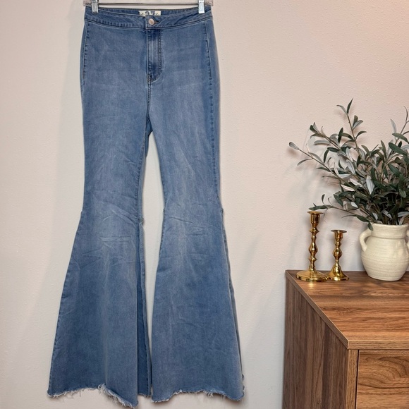 Free People Size 27 We The Free Just Float On Flare Jeans Bell Bottom High Waist - Picture 1 of 6